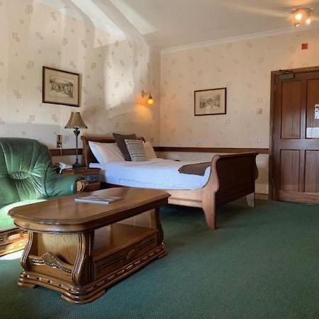 St Mary'S Hotel Golf & Country Club Pencoed Екстериор снимка