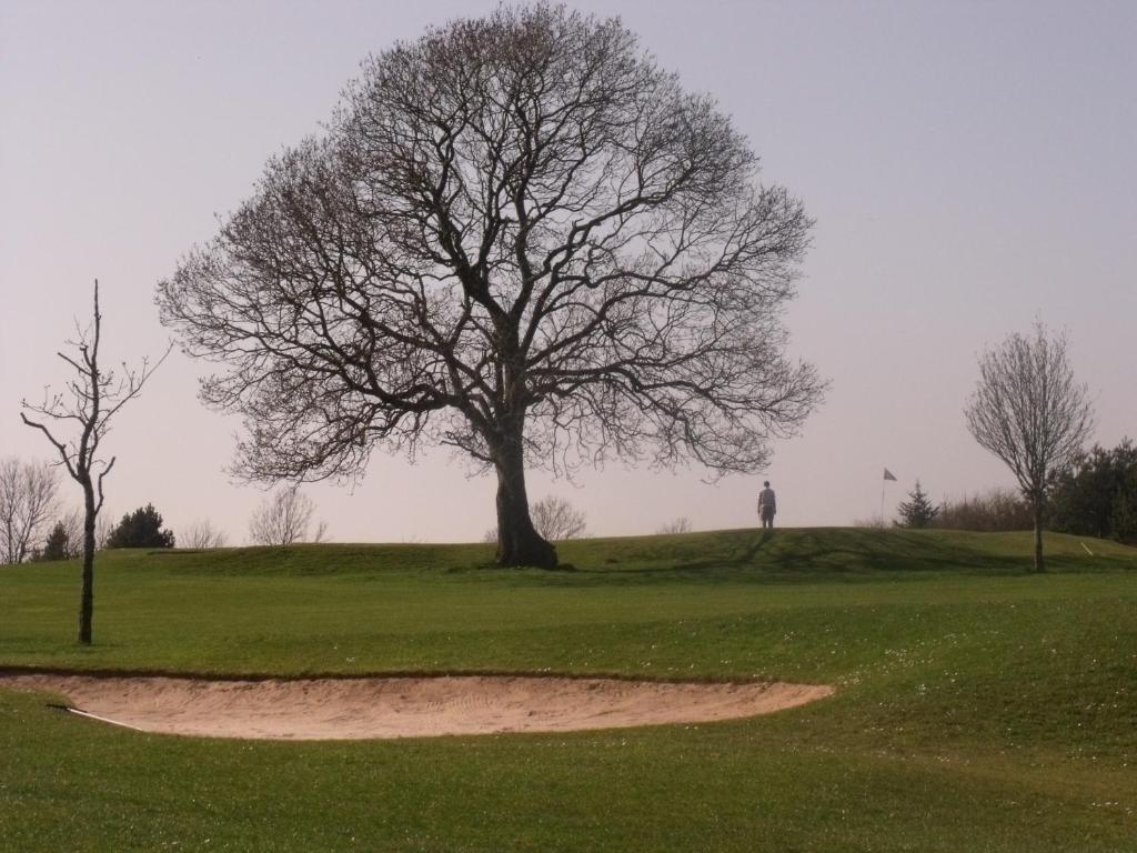 St Mary'S Hotel Golf & Country Club Pencoed Екстериор снимка